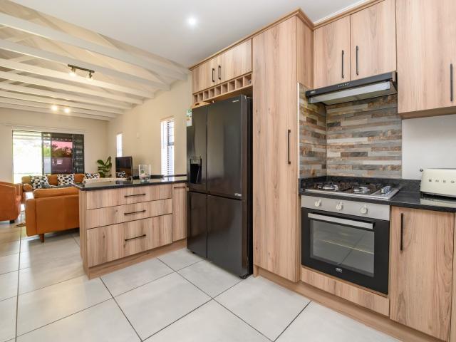3 Bedroom House For Sale in Fairview