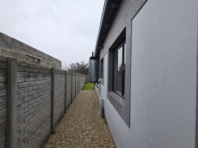 3 Bedroom House For Sale in Fairview