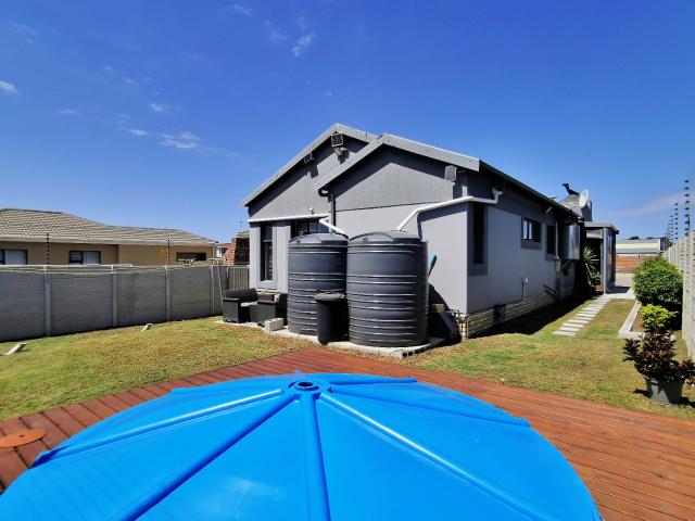 3 Bedroom House For Sale in Fairview