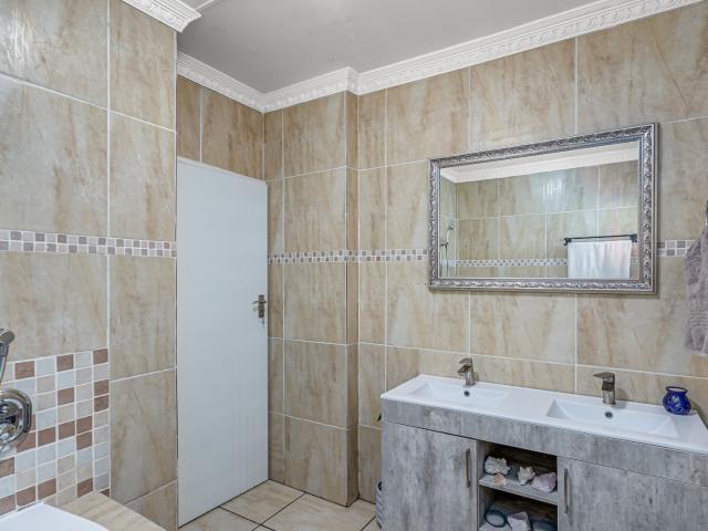 3 Bedroom House For Sale in Ferndale