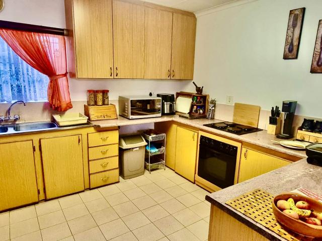 3 Bedroom House For Sale in Flora Park