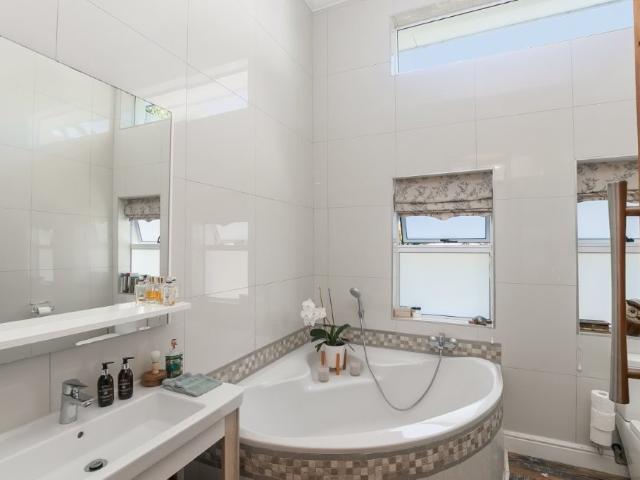 3 Bedroom House For Sale in Knysna Heights
