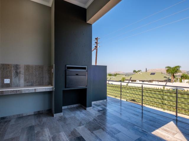 3 Bedroom House For Sale in Kosmos Ridge