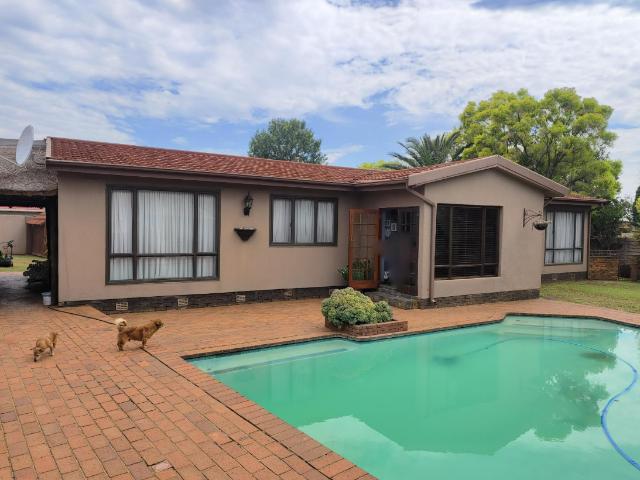 3 Bedroom House For Sale in Klippoortje