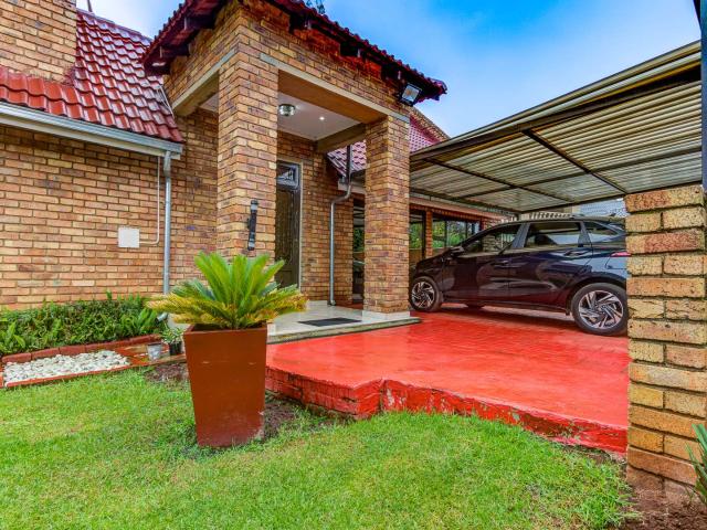 3 Bedroom House For Sale in Klippoortjie