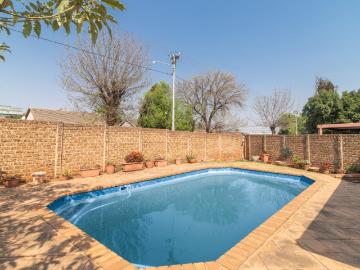 3 Bedroom House For Sale in Klopperpark