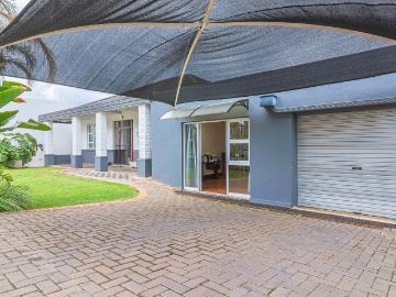 3 Bedroom House For Sale in Krugersdorp North