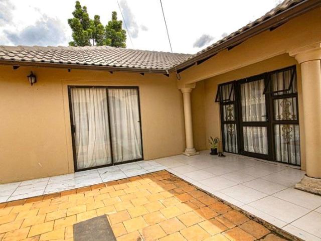 3 Bedroom House For Sale in Kya Sands