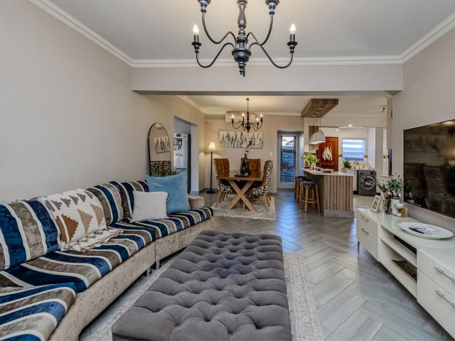 3 Bedroom House For Sale in Honeydew Manor