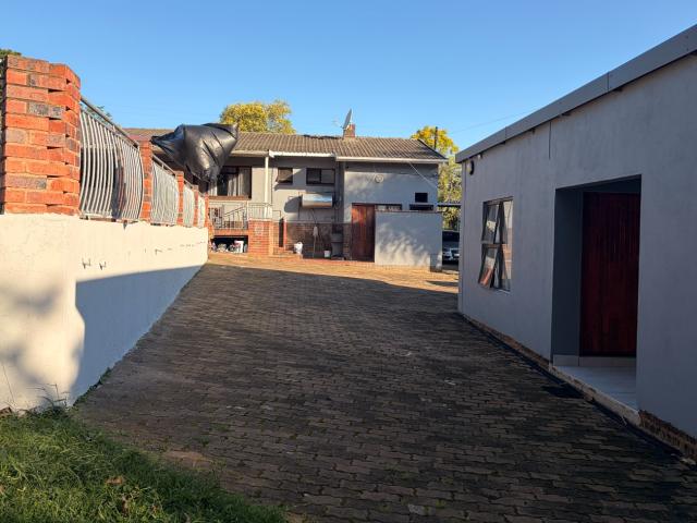 3 Bedroom House For Sale in Hayfields