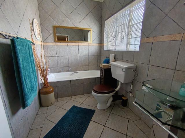 3 Bedroom House For Sale in Hazeldene