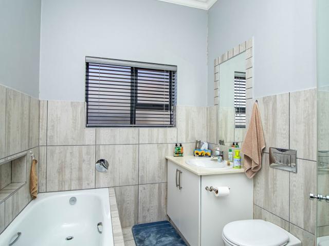 3 Bedroom House For Sale in Hartenbos Central