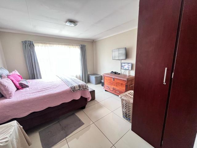 3 Bedroom House For Sale in Heatherdale