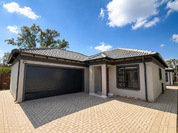3 Bedroom House For Sale in Heatherdale