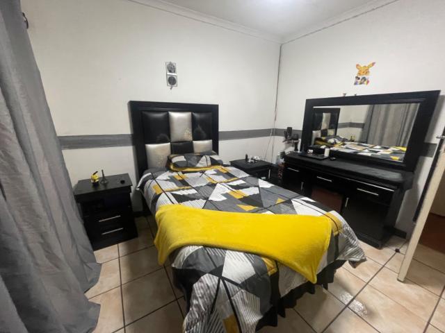 3 Bedroom House For Sale in Helderkruin
