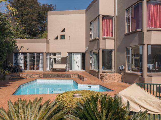 3 Bedroom House For Sale in Helderkruin