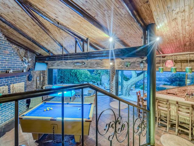 3 Bedroom House For Sale in Helderkruin View
