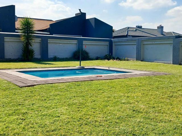 3 Bedroom House For Sale in Helderwyk