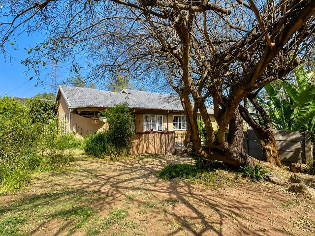 3 Bedroom House For Sale in Highway Gardens