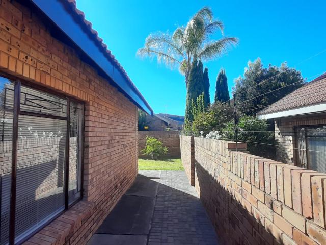 3 Bedroom House For Sale in Hillcrest