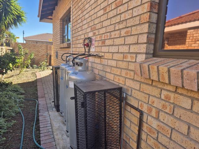 3 Bedroom House For Sale in Hillcrest