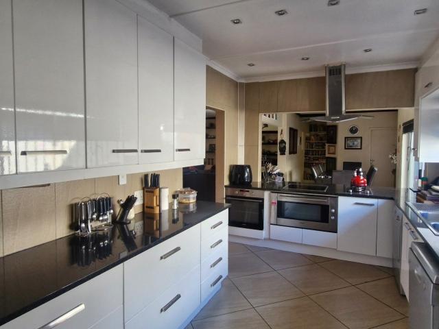 3 Bedroom House For Sale in Hurlyvale