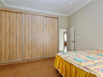 3 Bedroom House For Sale in Hyde Park