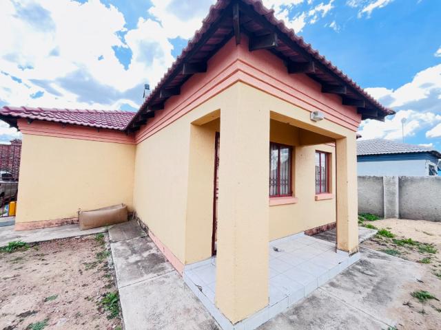 3 Bedroom House For Sale in Ivy Park