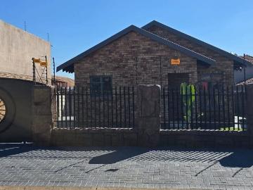 3 Bedroom House For Sale in Ivy Park