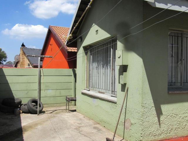 3 Bedroom House For Sale in Jabavu