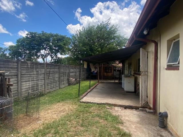 3 Bedroom House For Sale in Oos Einde