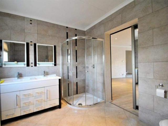 3 Bedroom House For Sale in Oakdene
