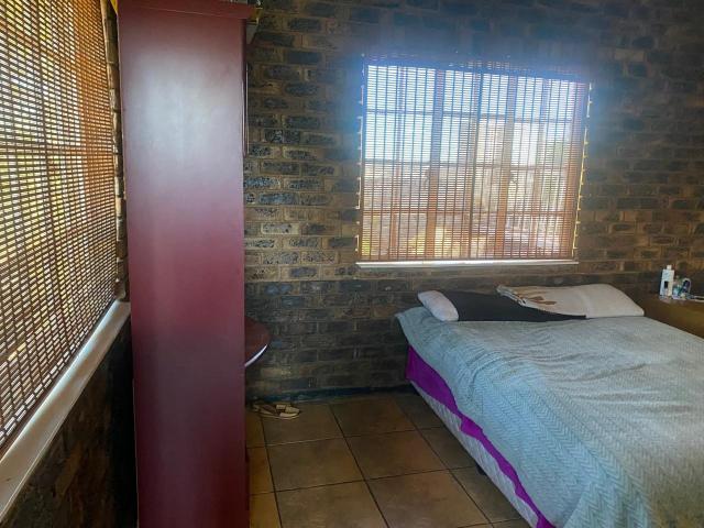 3 Bedroom House For Sale in Oakdene