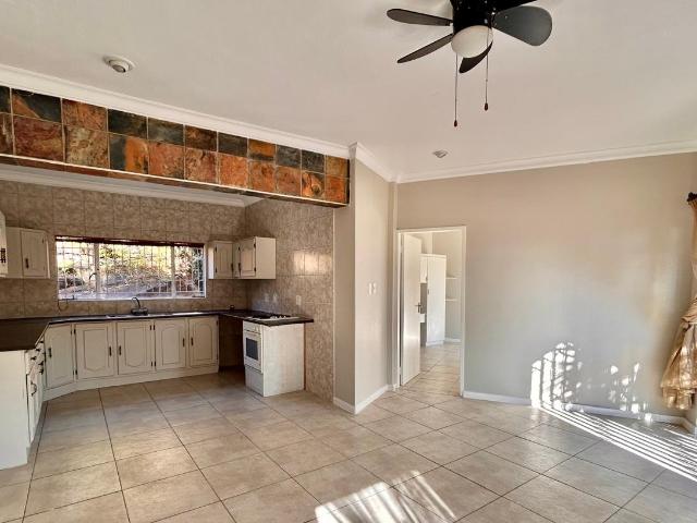 3 Bedroom House For Sale in Oakdene