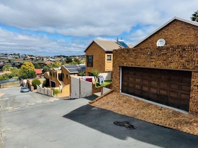 3 Bedroom House For Sale in Oakdene