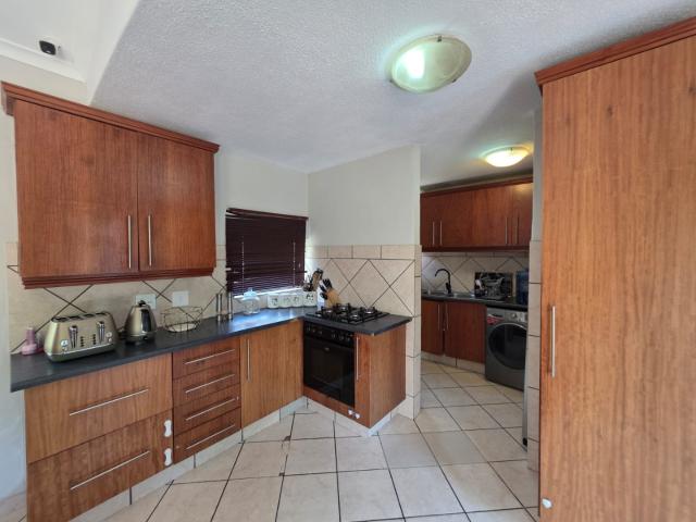 3 Bedroom House For Sale in Olympus AH