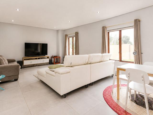 3 Bedroom House For Sale in Olympus AH