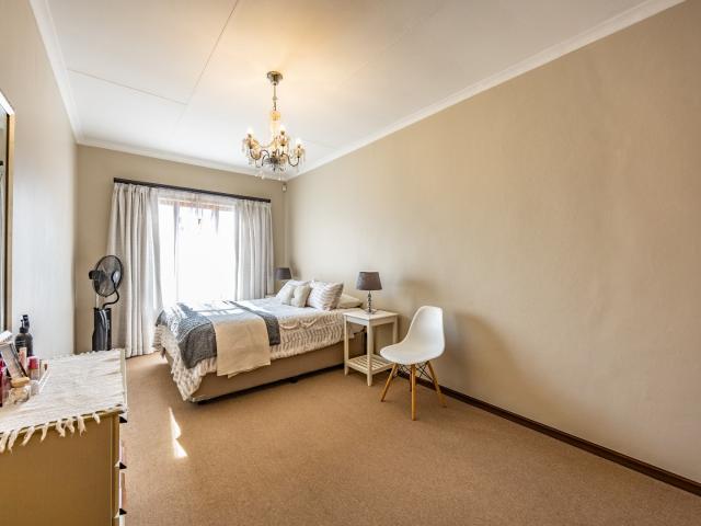 3 Bedroom House For Sale in Olympus AH