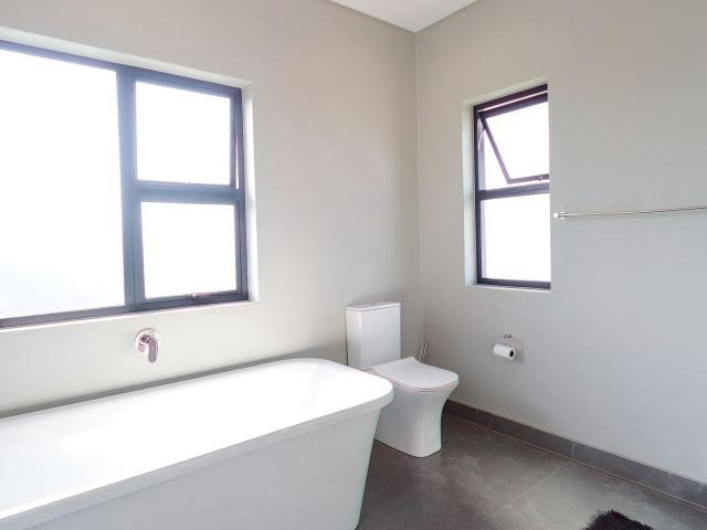 3 Bedroom House For Sale in Olivedale