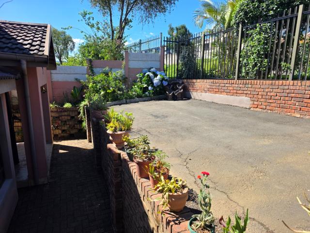 3 Bedroom House For Sale in Orient Heights