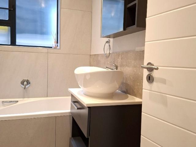 3 Bedroom House For Sale in Overbaakens