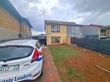 3 Bedroom House For Sale in Lotus Park