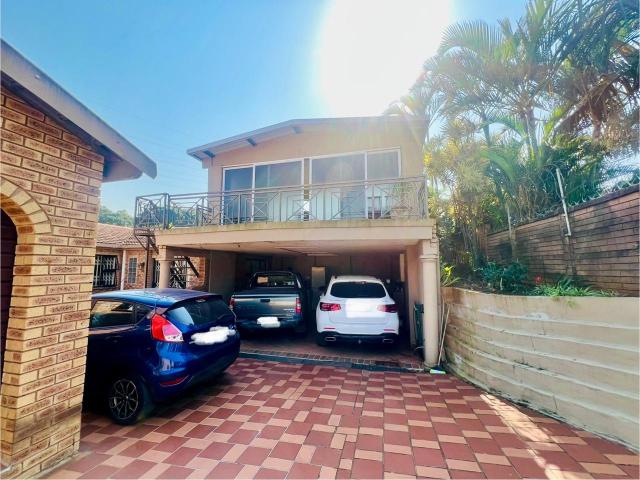 3 Bedroom House For Sale in Lotus Park