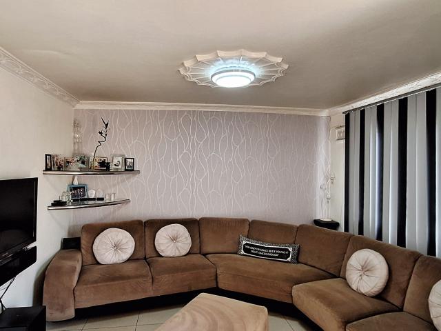 3 Bedroom House For Sale in Longcroft
