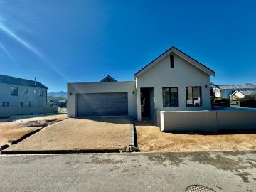 3 Bedroom House For Sale in Longlands Estate