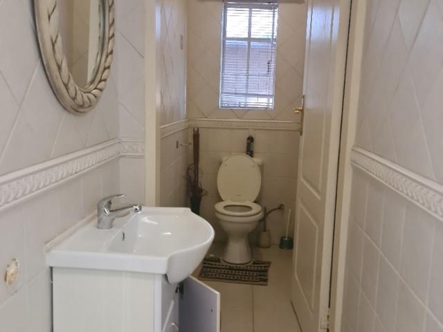 3 Bedroom House For Sale in Lakefield