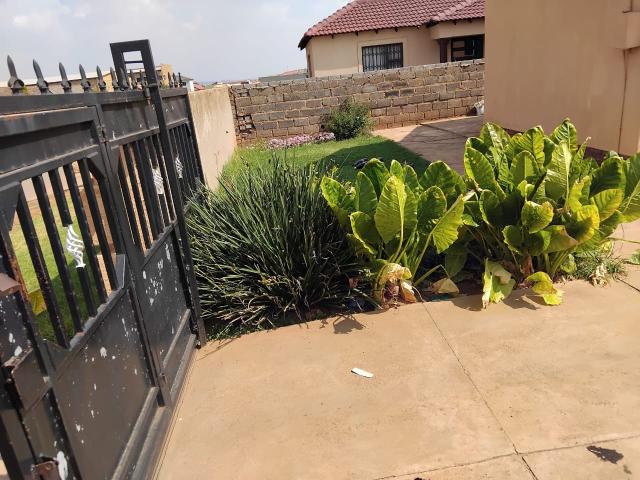 3 Bedroom House For Sale in Lakeside