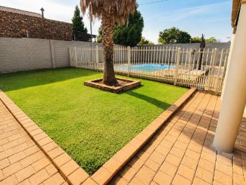 3 Bedroom House For Sale in Langenhovenpark