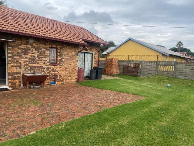 3 Bedroom House For Sale in Leachville Ext 2