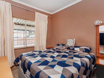 3 Bedroom House For Sale in Lenasia South